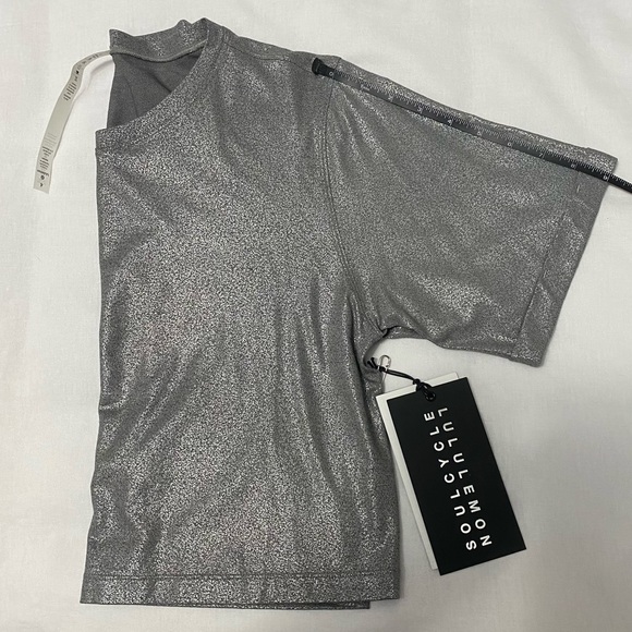 Lululemon SoulCycle To The Beat crop tee NWT LIMITED EDITION Size 4 Metal Gray - Picture 14 of 15